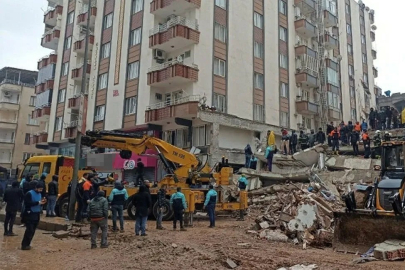 51 kişiye mezar olan binanın yıkılmasına kolon kesilmesi sebep oldu