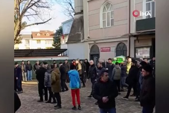 Bursa'da feci kazada hayatını kaybeden 2 genç kız son yolculuğuna uğurlandı