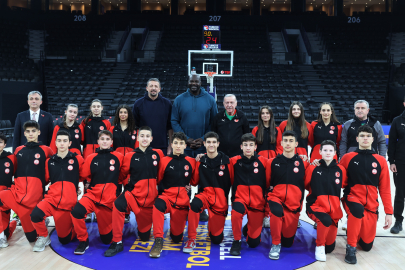 Cumhurbaşkanı Erdoğan, Shaquille O'Neal ile basketbol oynadı