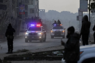 Irak, Suriye'den 150 DEAŞ'lı tutuklunun teslim alındığını duyurdu