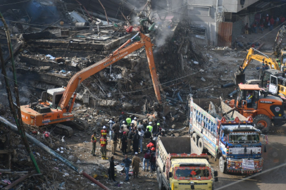 Pakistan’daki AVM yangınında can kaybı 60’a yükseldi