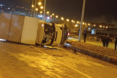 Siirt'te kamyonet ile hafif ticari araç çarpıştı