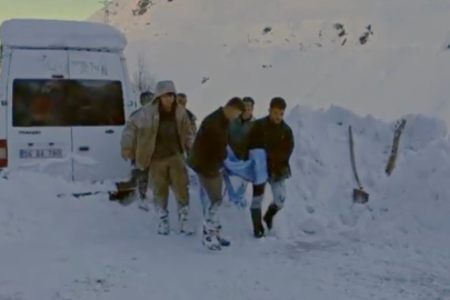 Siirt'te kar temizlerken damdan düştü, ekipler hastaneye yetiştirdi