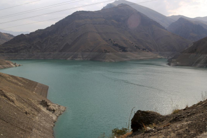 Tahran'da 5 barajın su seviyesi "ölü hacmin" altına indi