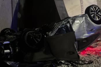 Antalya'da kontrolden çıkan otomobil tünel girişinde takla attı: 1 yaralı