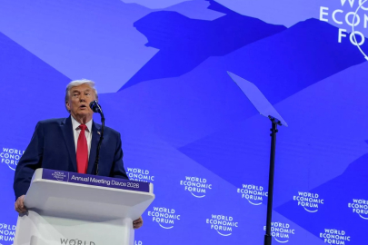 Batı medyası: NATO yetkilileri Trump’ın beğenisini kazanmak için Macron’u eleştirdi