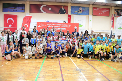 Bursa'da Mini Voleybol Turnuvası’nda ödüller sahiplerini buldu
