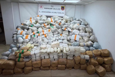 Hakkari'de 860 kilogram uyuşturucu ele geçirildi