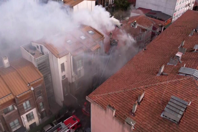 İstanbul Fatih'te 3 katlı binada çıkan yangın paniğe neden oldu