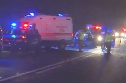 Mardin'de otomobil ile hafif ticari araç çarpıştı: 3 ölü