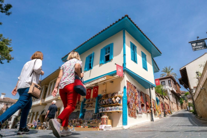 Yerli turistler geçen yılın üçüncü çeyreğinde 276 milyar lira harcama yaptı