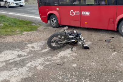 Balıkesir Gönen'de minibüs ile motosiklet çarpıştı: 1 yaralı