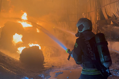 Kocaeli’de atık naylon deposunda yangın