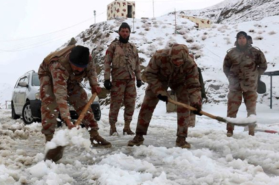 Pakistan'da kar yağışı felakete dönüştü: 11 ölü