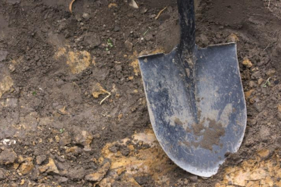 Aldıkları ev kabusları oldu! Zemini kazınca ortaya çıktılar...