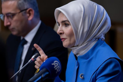 Bakan Göktaş’ı isyan ettiren talep: Mavi gözlü olsun, kız olsun…