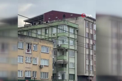 Bursa'da eşiyle kavga edince barışmak için çatıdan kendisini sarkıttı, polis zor ikna etti!