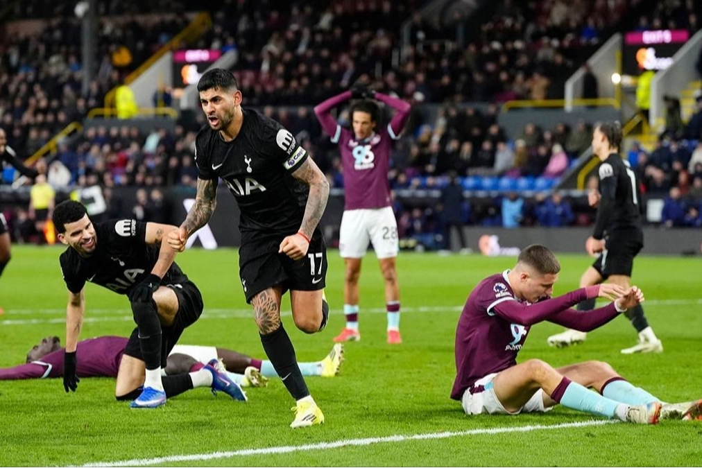 Tottenham son dakikada beraberliği yakaladı