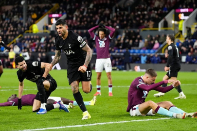 Tottenham son dakikada beraberliği yakaladı