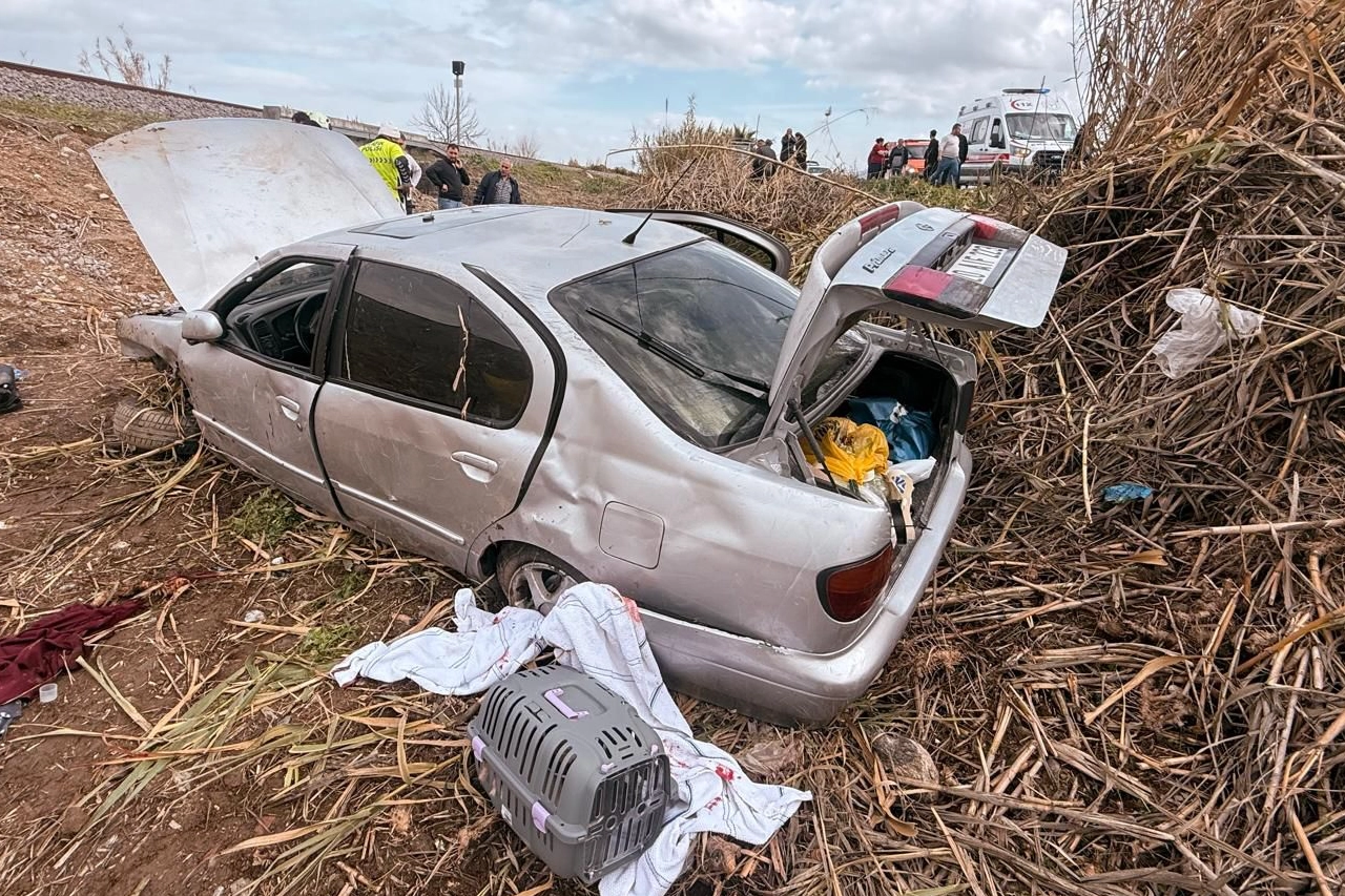 Aydın’da otomobil şarampole devrildi: 2 ağır yaralı