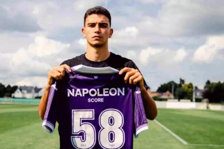 Beşiktaş'ın yeni transferi uçağa bindi! İstanbul'a geliyor