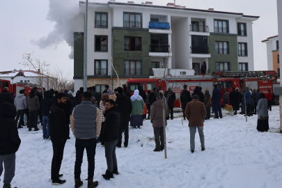 Elazığ’da apartman dairesinde yangın: 11 kişi dumandan etkilendi
