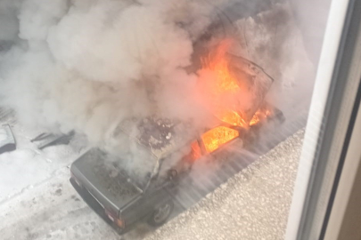 Elazığ'da Tofaş araç alevlere teslim oldu