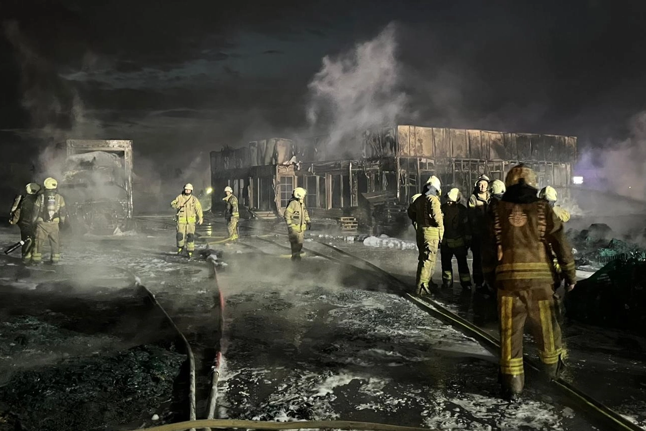 İstanbul Büyükçekmece'de depoda çıkan yangın söndürüldü