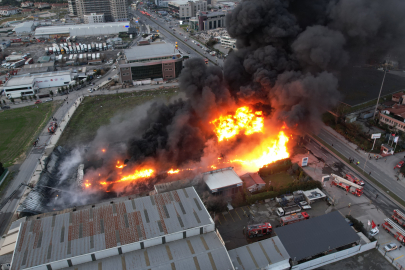 İstanbul Büyükçekmece'de plastik kasa üretimi yapan fabrikada yangın