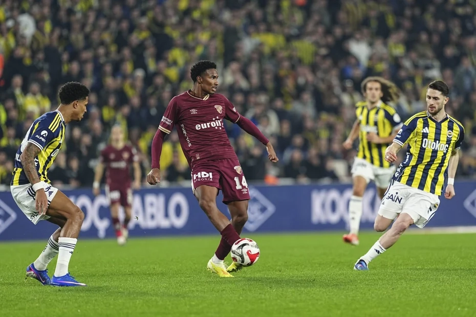 Kadıköy'de puanlar paylaşıldı: Fenerbahçe şampiyonluk yarışında yara aldı