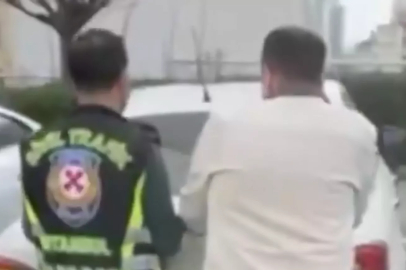 Kafasıyla araç camını kırarak sürücüye saldıran kişi yakalandı