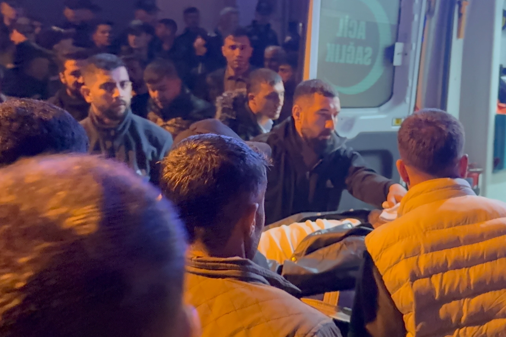 Mersin'de maganda komşu gencin ölümüne neden oldu