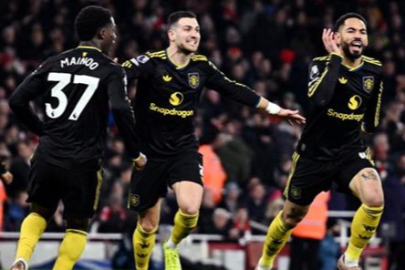 Premier Lig'de 5 gollü maçın galibi Manchester United