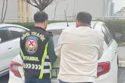 Trafikte araç camını kıran saldırgan sürücü gözaltına alındı