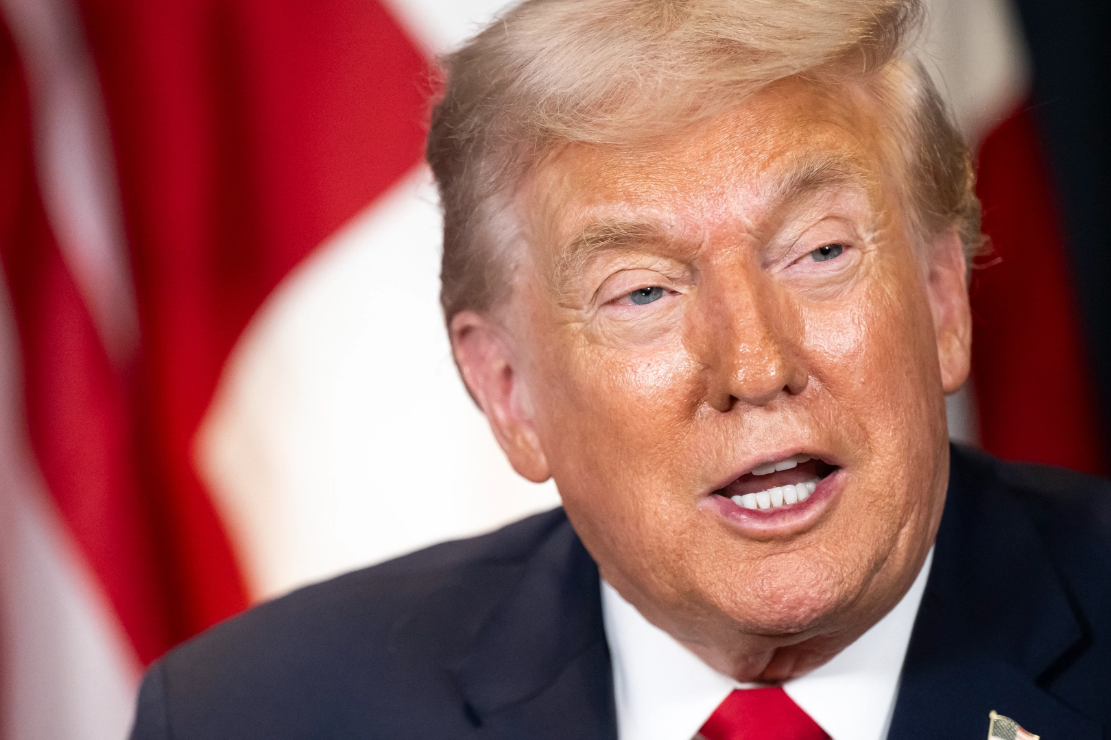 Trump: Çin, bir zamanlar büyük bir ülke olan Kanada'yı tamamen ele geçiriyor