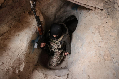 YPG'nin Suriye'deki tünelleri görüntülendi! İnternet, sabit hat telefonu, kablolar...