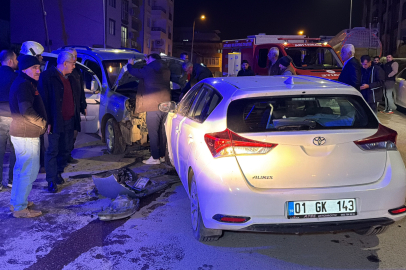 Adıyaman’da otomobil ile hafif ticari araç çarpıştı: 3 yaralı