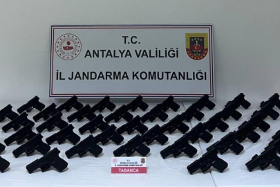 Antalya’da durdurulan araçtan 45 adet ruhsatsız tabanca çıktı