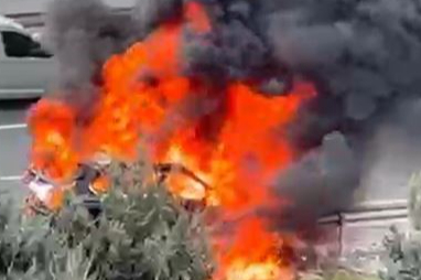 İstanbul lüks araç seyir hakindeyken alev topuna döndü