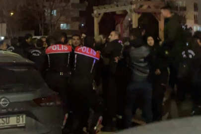 Aksaray'da cinayet davası sonrası adliye önü karıştı, polis müdahale etti: 4 yaralı, 12 gözaltı