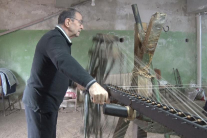 Bursa'da 680 yıllık mesleğin son temsilcisi! 53 yıldır aynı tezgâhta koşuyor...