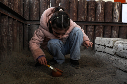 Bursa’da minikler arkeolojiyi eğlenerek öğrendiler