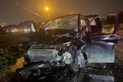 İstanbul Arnavutköy'de İETT otobüsü hafif ticari araçla çarpıştı: 2 yaralı