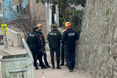 Kocaeli'de fayanslar kabarınca AFAD ve polis harekete geçti: Ev tedbiren tahliye edildi