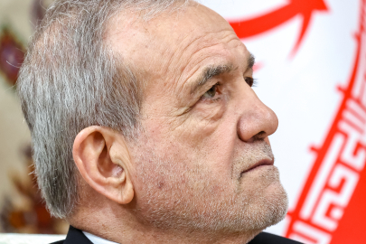 Pezeşkiyan, Suudi Arabistan Veliaht Prensi Selman ile görüştü