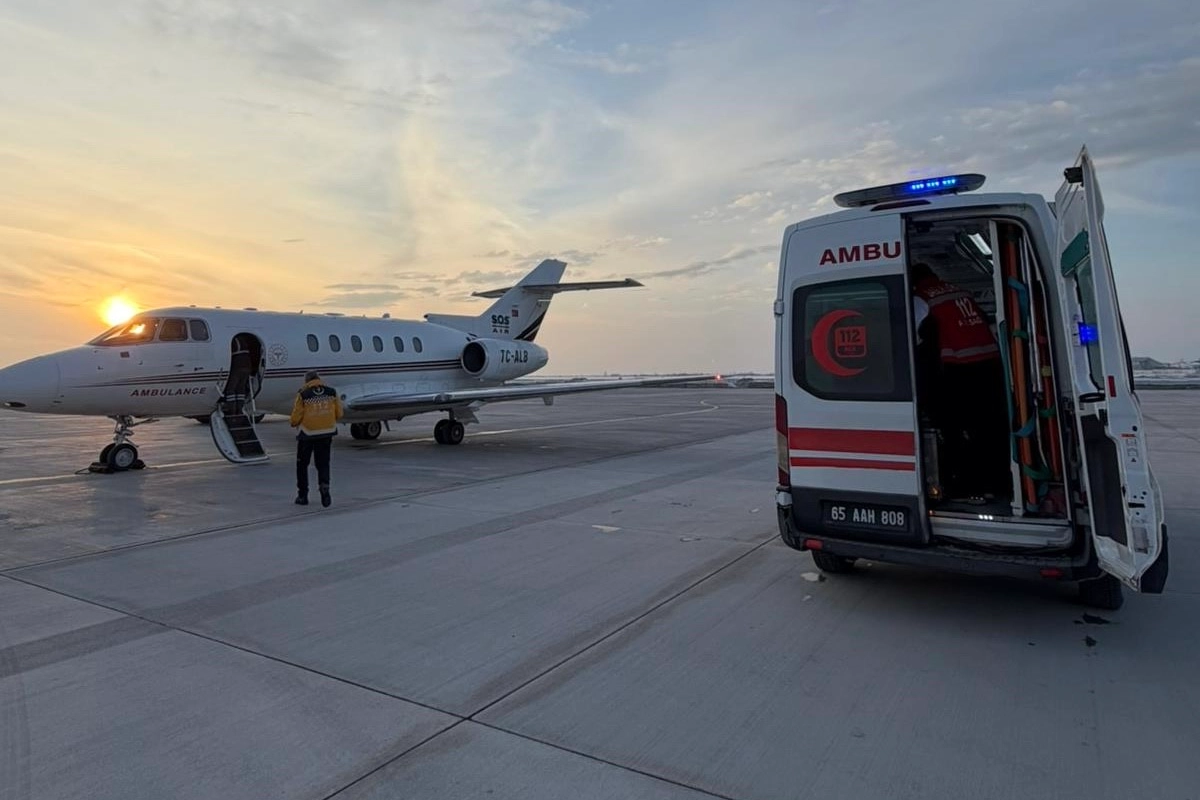 Van’da uçak ambulans bebek hastalar için havalandı