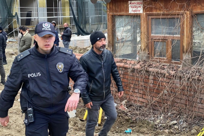 Bolu'da okul inşaatında işçiler parasını alamayınca çatıya çıktı