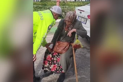 Bursa'da trafik polisi kazada yaralanan yaşlı kadının elini bir an olsun bırakmadı