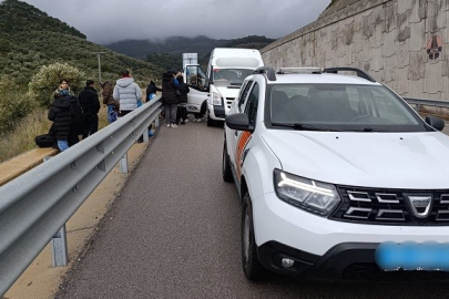 Çanakkale Ayvacık'ta 27 kaçak göçmen ile 2 göçmen kaçakçısı yakalandı