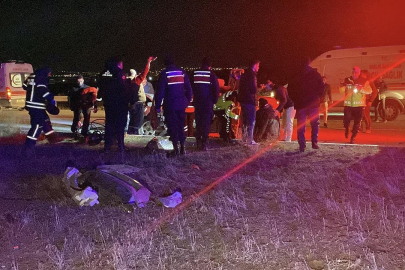 Çorum'da iki otomobil çarpıştı: 8 kişi hastanelik oldu